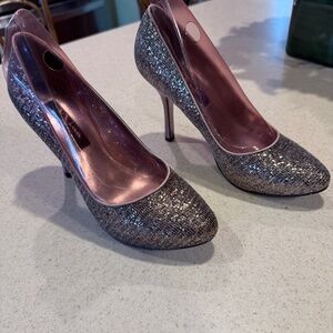 7 1/2  Nina Pink Gold Heels